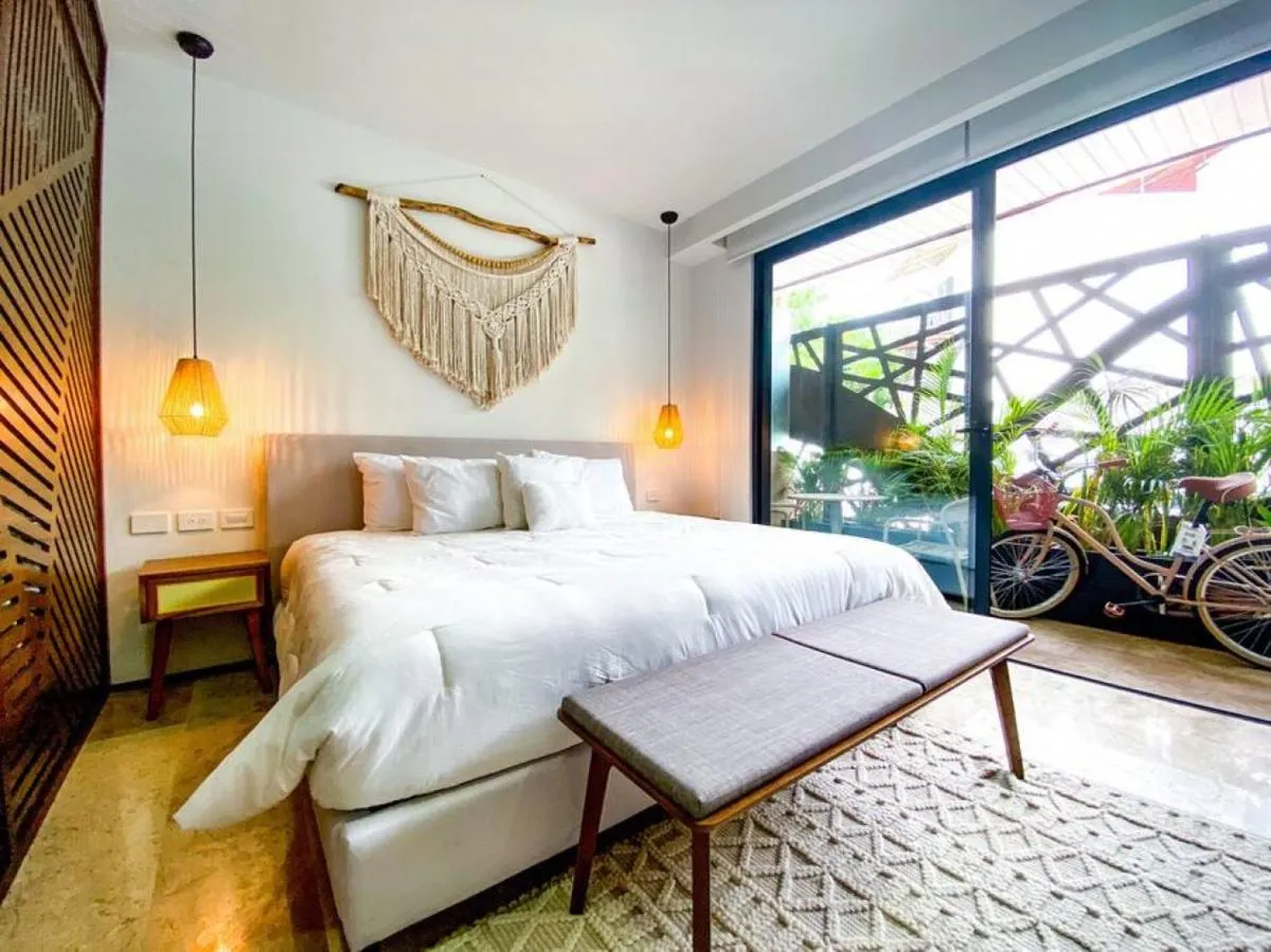 Image 1 of Modern Studio Downtown with Rooftop, Pool, Gym and Parking