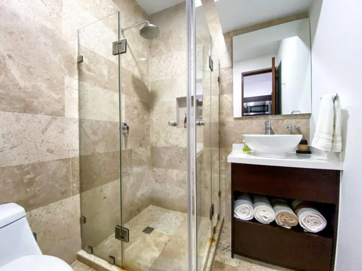 Image 2 of Modern Studio Downtown with Rooftop, Pool, Gym and Parking