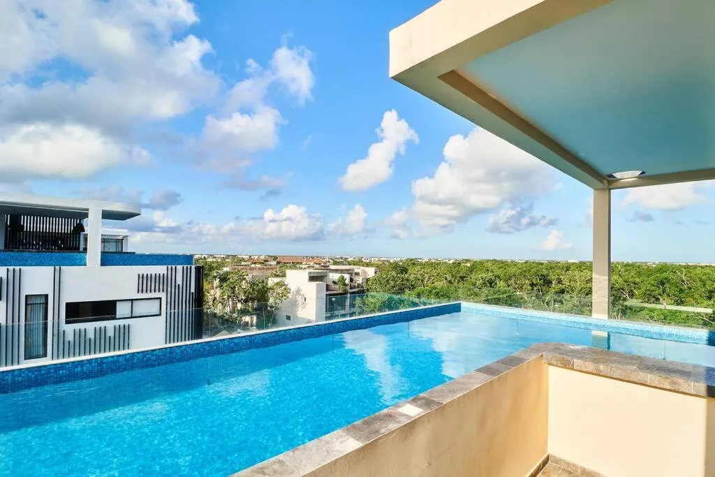 Image of Moonlight TOP Bright&Spacious 2BR APT w/ Gym & Private Pool