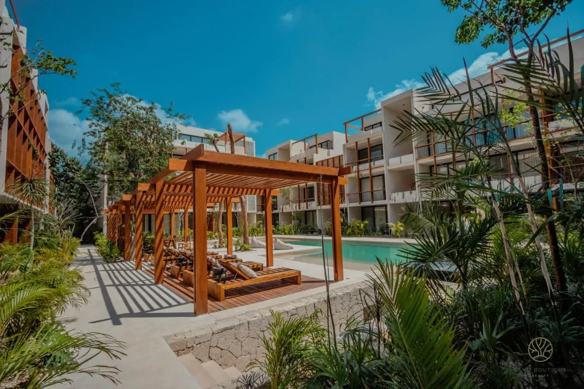 Image 2 of Muunek by Land Boutique