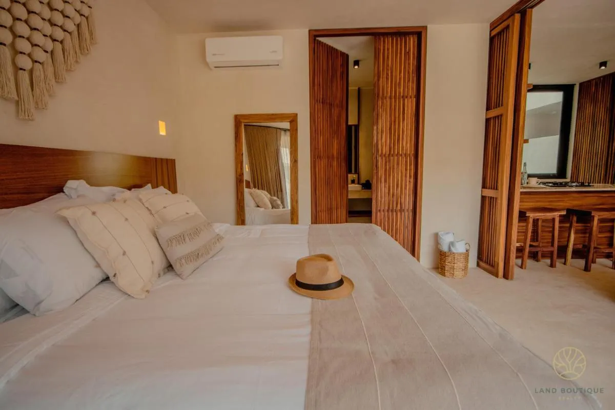 Image 5 of Muunek by Land Boutique