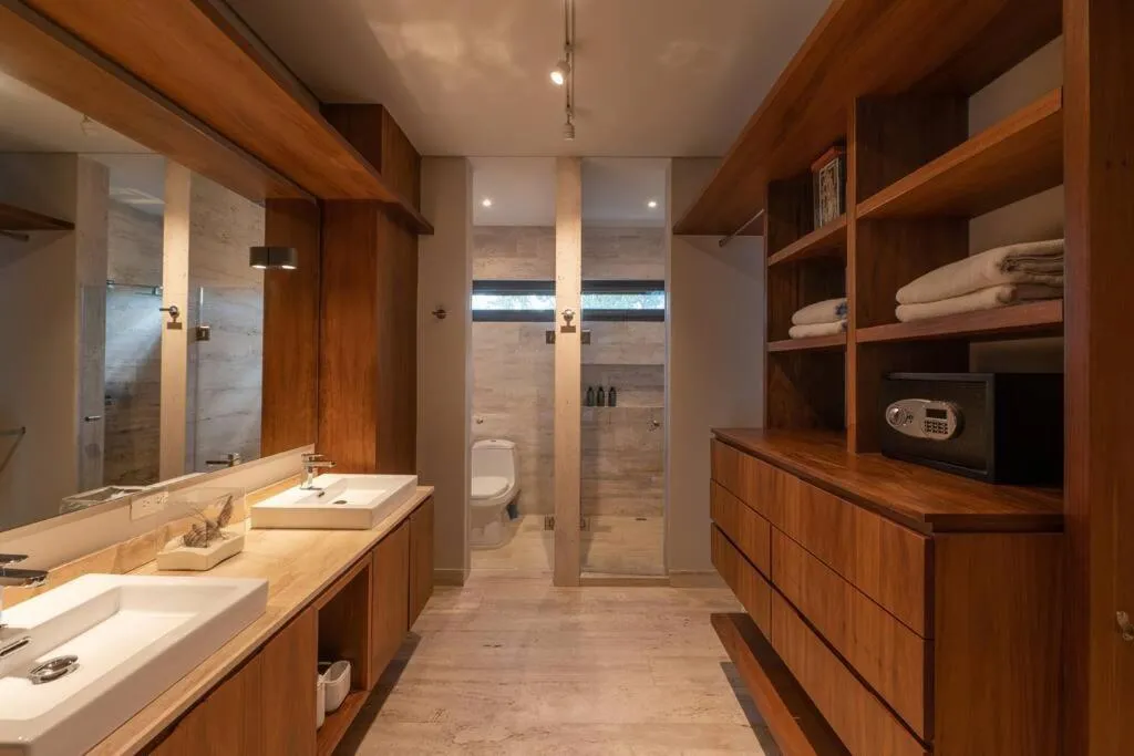 Image 2 of New 2 BD condo with private balcony