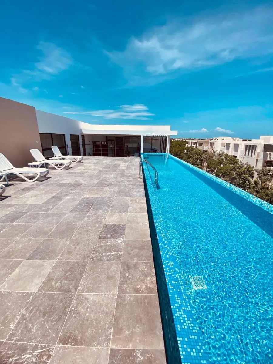 Image 4 of Oscar Wilde – PH with private rooftop and plunge pool & Gym & Beach club access