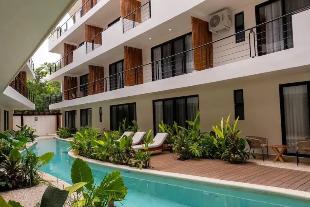 Image 3 of Pool view Studio