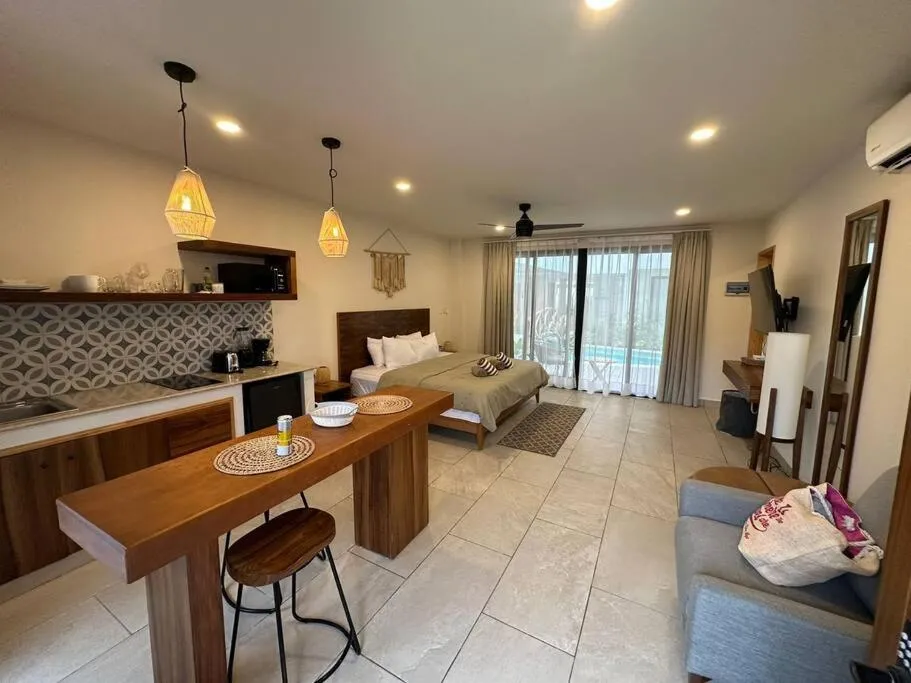 Image 4 of Pool view Studio