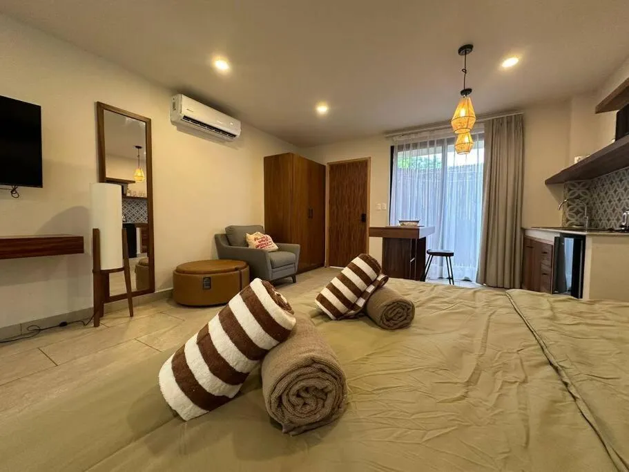 Image 5 of Pool view Studio