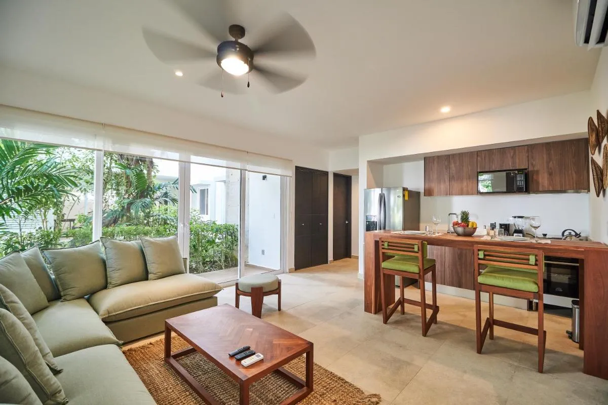 Image 4 of Premium Apartment with Pools, Gym, Yoga Deck & BBQ Grill in Gated Condominium