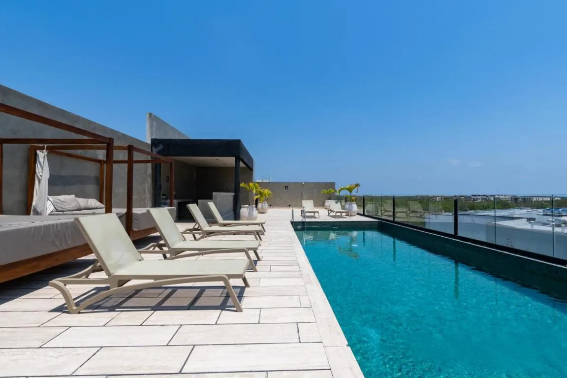 Image of Premium Studio with Rooftop Pool in Downtown