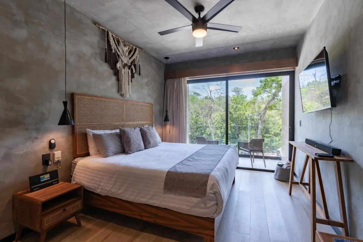 Image 1 of Premium Studio with Rooftop Pool in Downtown