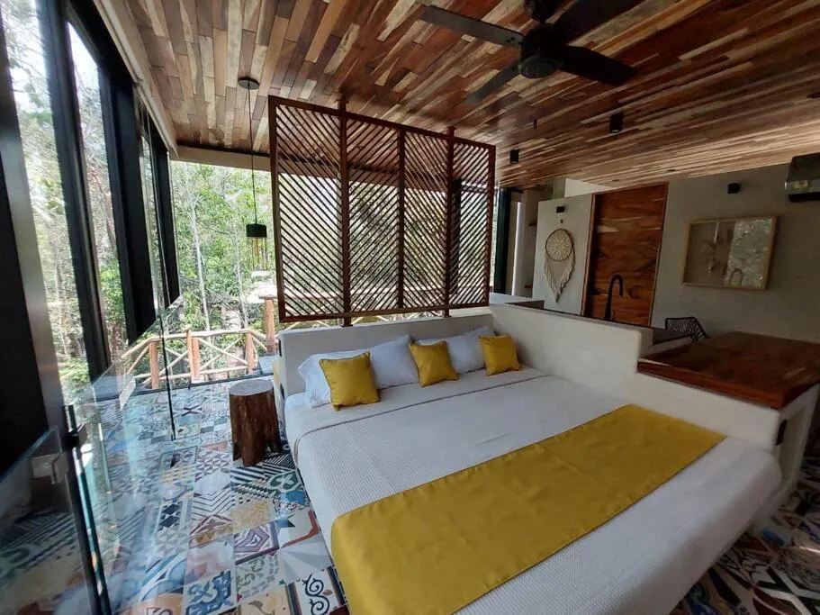 Image 1 of Reflective jungle treehouse with plunge pool