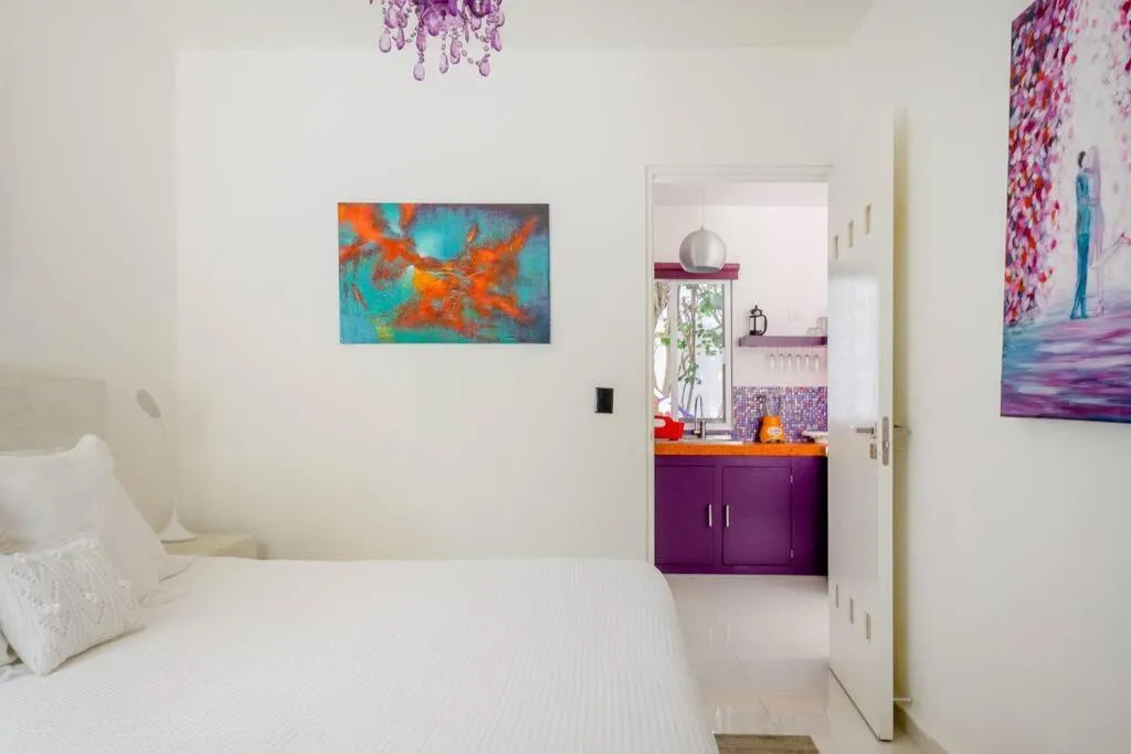 Image 6 of Roxie’s Charming Art House, Great Location