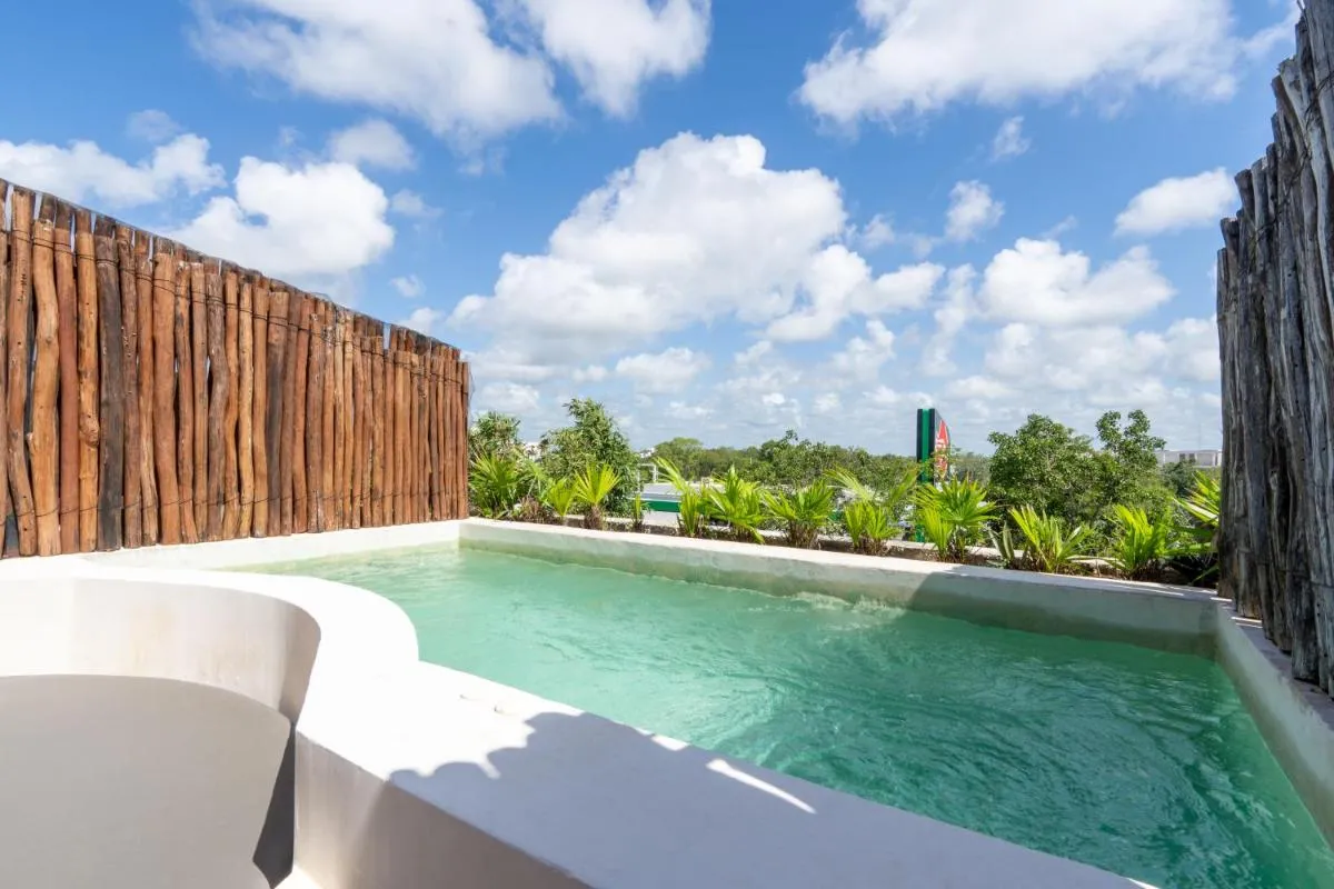 Image 1 of Sapphire – 2 floors condo with private roof and pool & beach club access