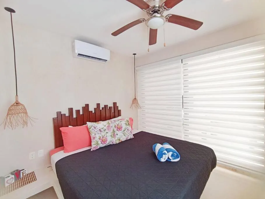 Image 1 of Saskab 10 Lovely 2BR PH, minutes from the sea & downtown!