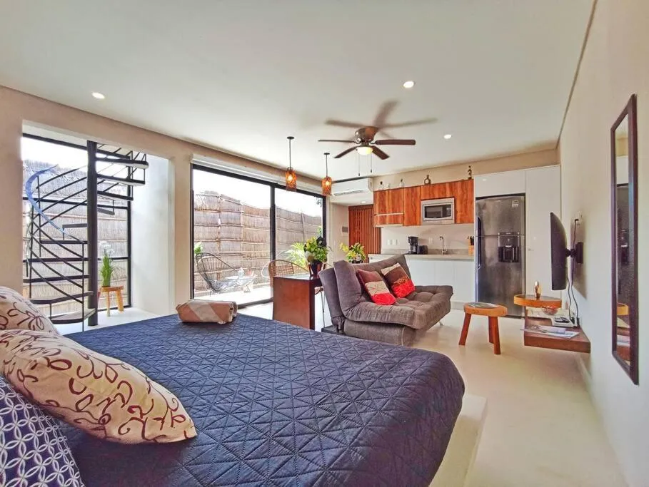 Image 4 of Saskab 10 Lovely 2BR PH, minutes from the sea & downtown!