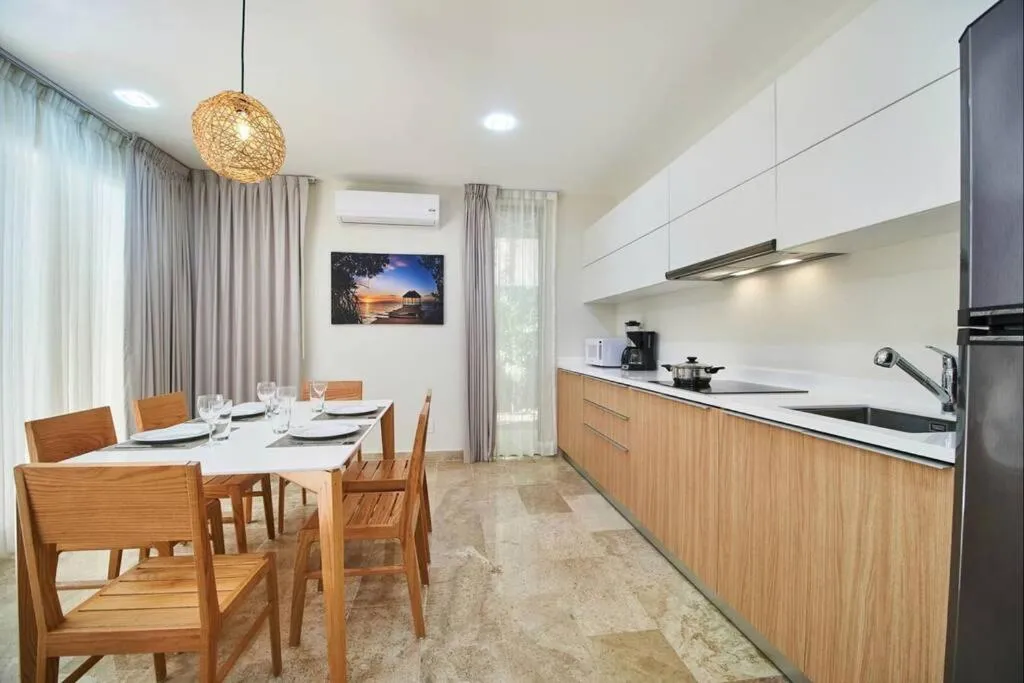 Image 6 of Sherlock – Swim up Suite & Gym & Beach Club Access