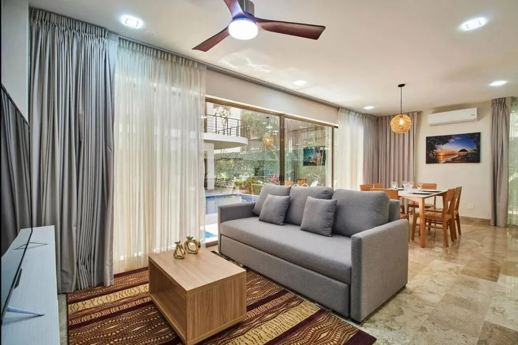 Image 5 of Sherlock – Swim up Suite & Gym & Beach Club Access