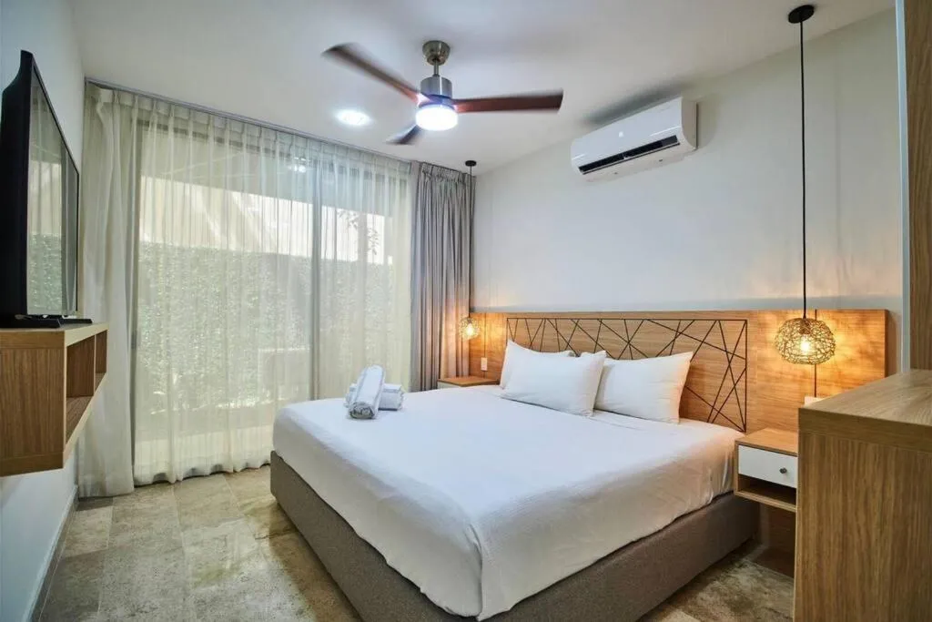 Image 4 of Sherlock – Swim up Suite & Gym & Beach Club Access