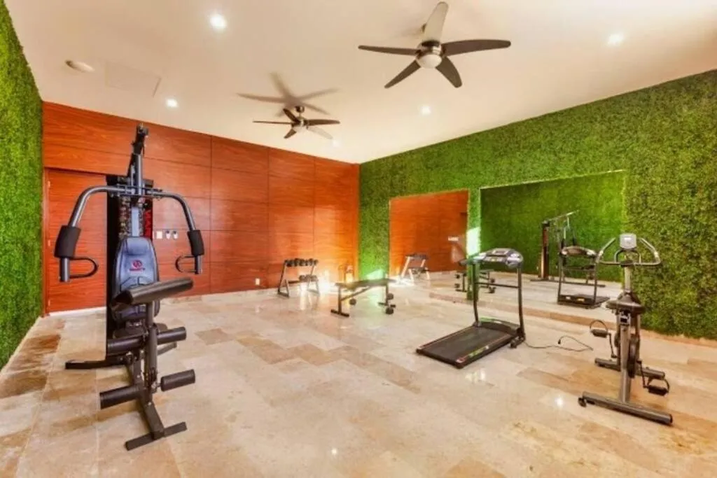 Image 4 of Spacious 3 bed penthouse with rooftop and gym
