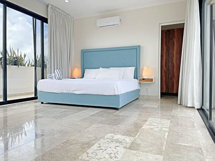 Image 1 of Spacious 3 bed penthouse with rooftop and gym