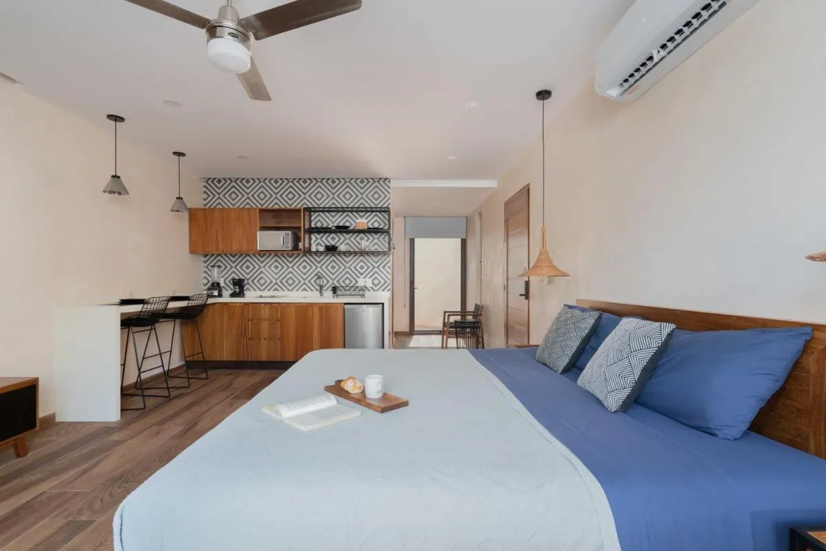 Image 4 of Studio with Jacuzzi, 24-7 Private Security