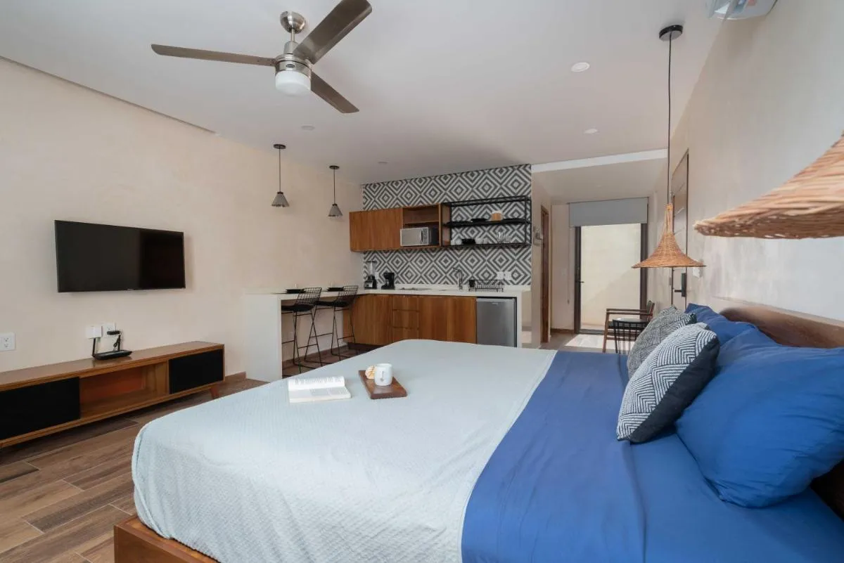 Image 1 of Studio with Jacuzzi, 24-7 Private Security