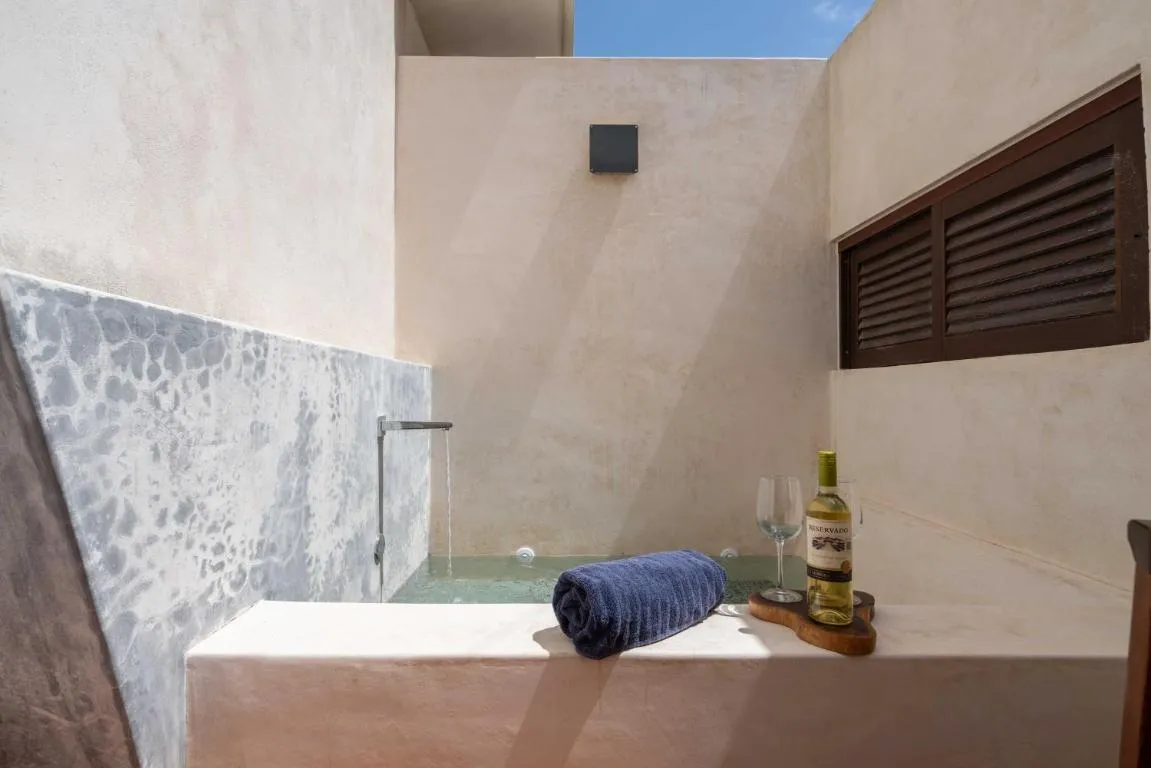 Image of Studio with Jacuzzi, 24-7 Private Security