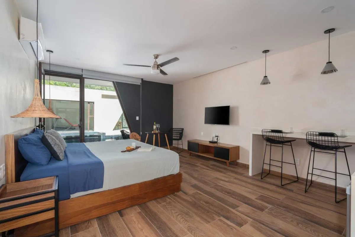 Image 5 of Studio with Jacuzzi, 24-7 Private Security