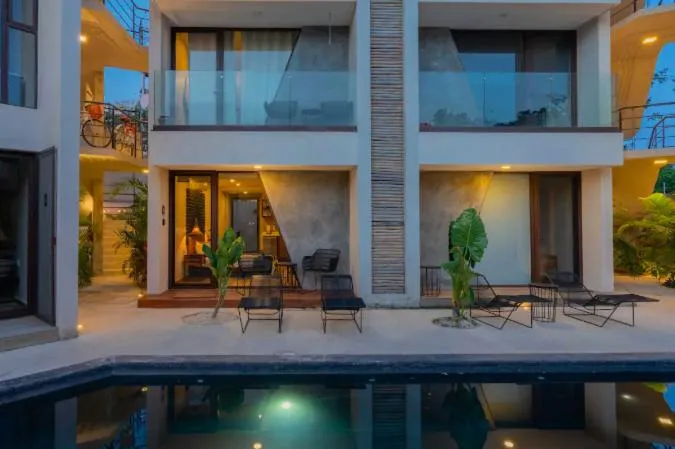 Image 3 of Studio with Jacuzzi, 24-7 Private Security