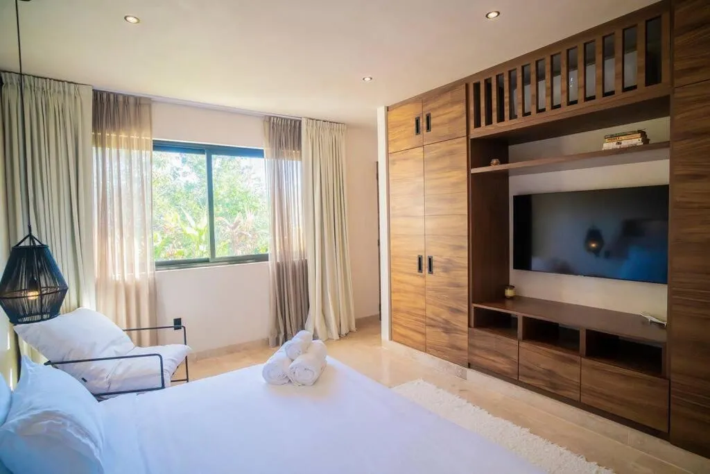 Image 1 of Stunning Luxury Penthouse with Concierge Services