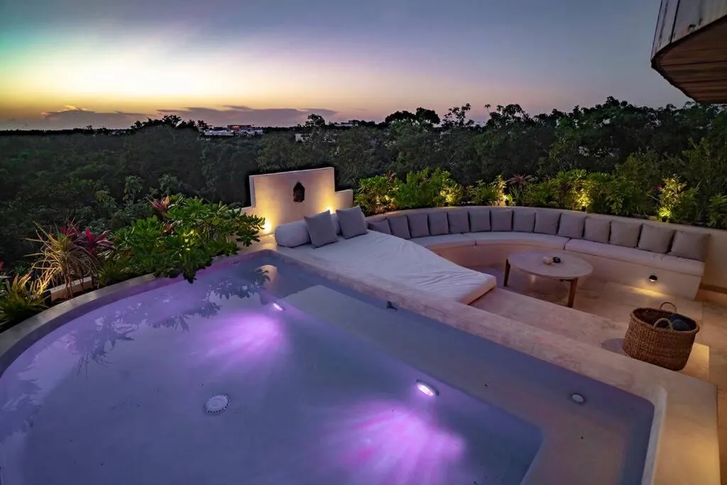 Image 3 of Stunning Luxury Penthouse with Concierge Services