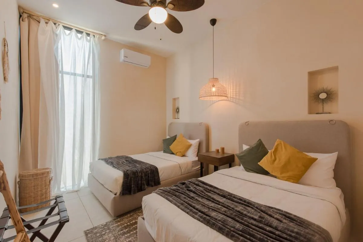 Image 1 of Tanah Manor