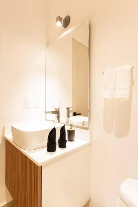 Image 3 of Tropical Condo with Private Pool & Night Theater