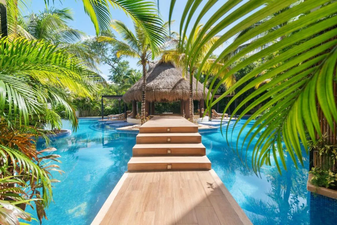 Image of Tropical Elegance: Luxurious Apt with Pool View