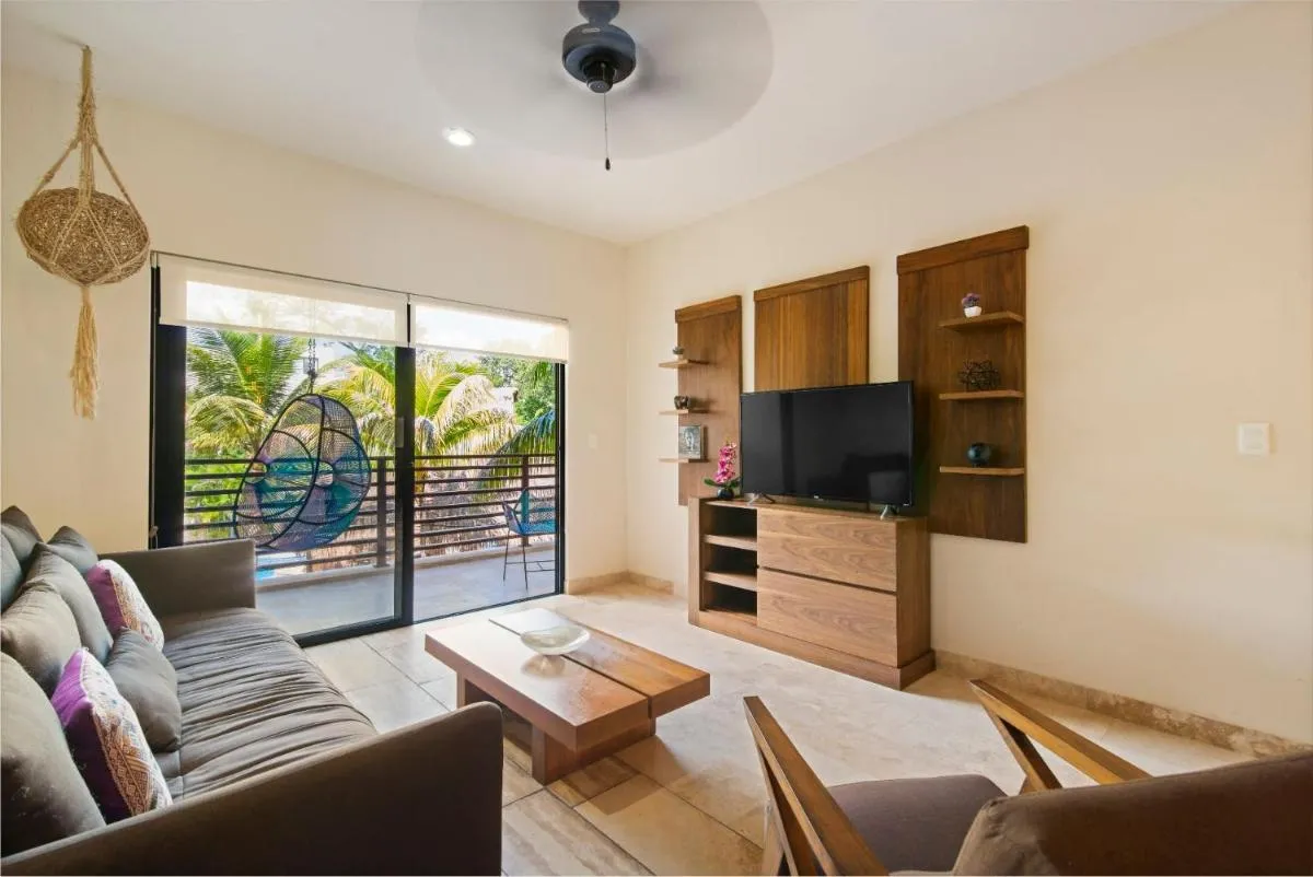 Image 4 of Tropical Elegance: Luxurious Apt with Pool View