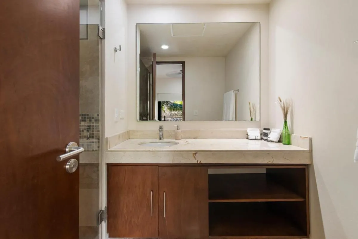 Image 2 of Tropical Elegance: Luxurious Apt with Pool View