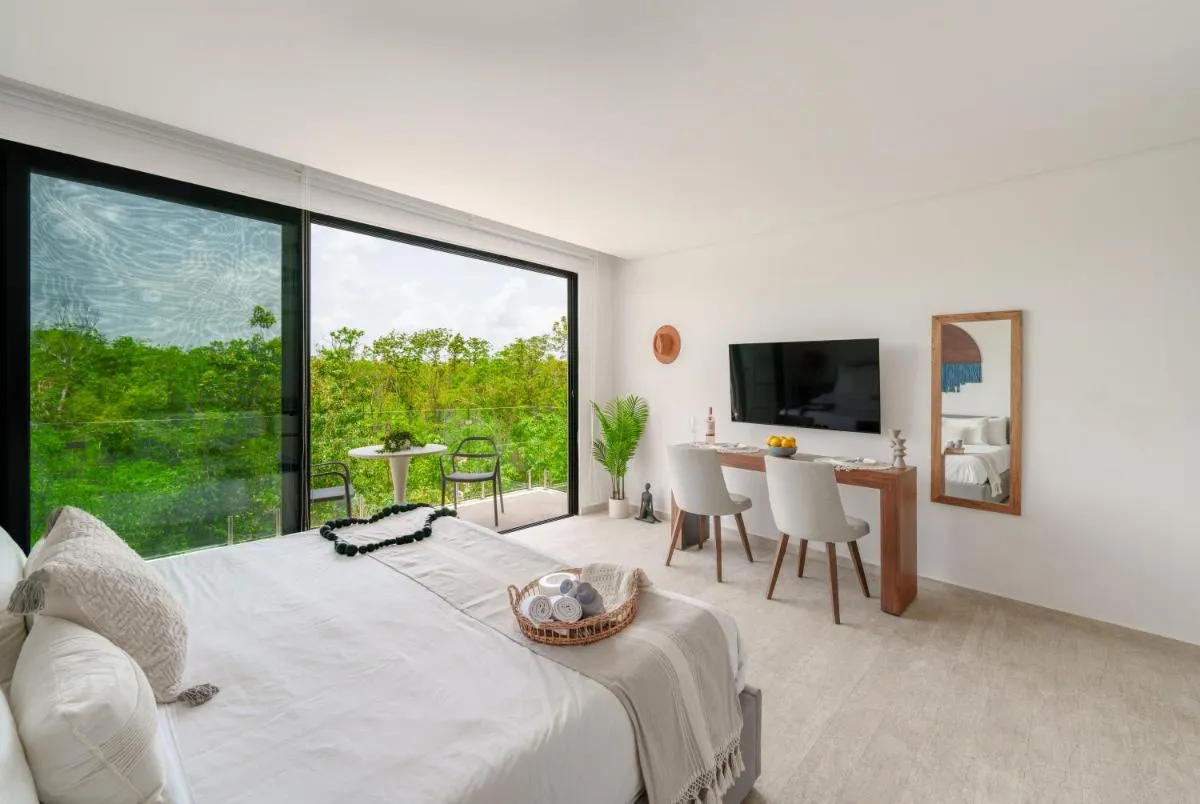 Image 5 of Tropical Jungle at Central Lagunas – Panoramic Pool & Gym