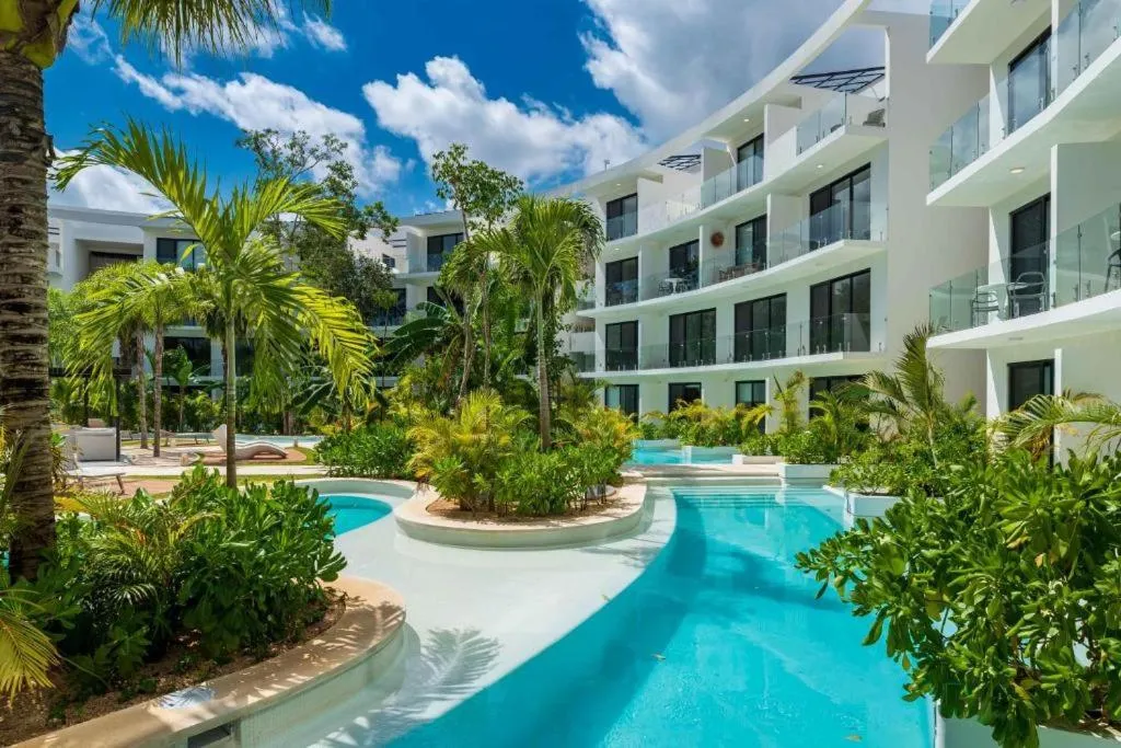 Image 2 of Tropical Jungle at Central Lagunas – Panoramic Pool & Gym
