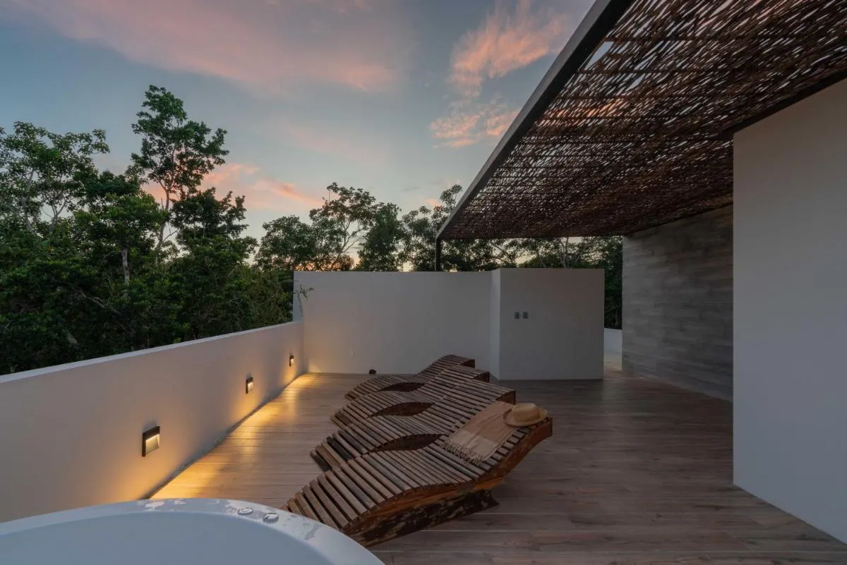 Image 3 of Twelve O’Clock – Luxury Villas