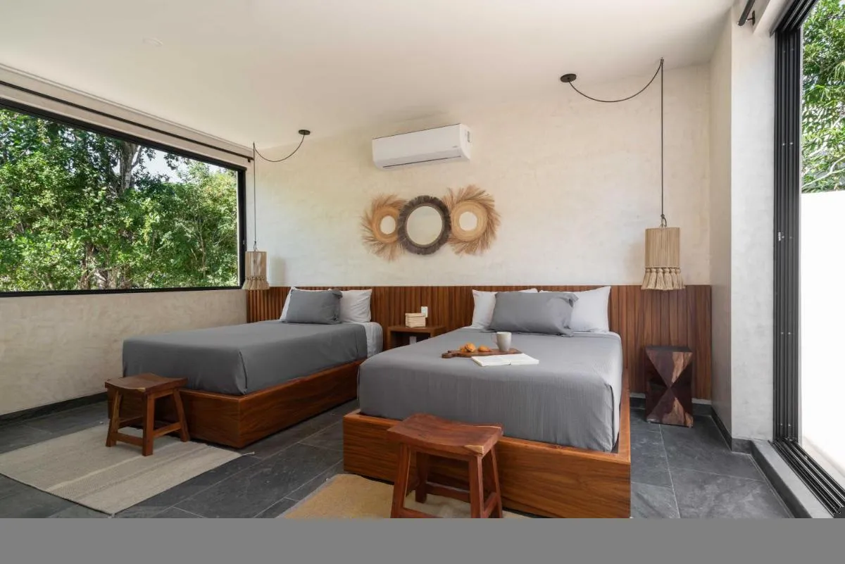 Image 1 of Twelve O’Clock – Luxury Villas