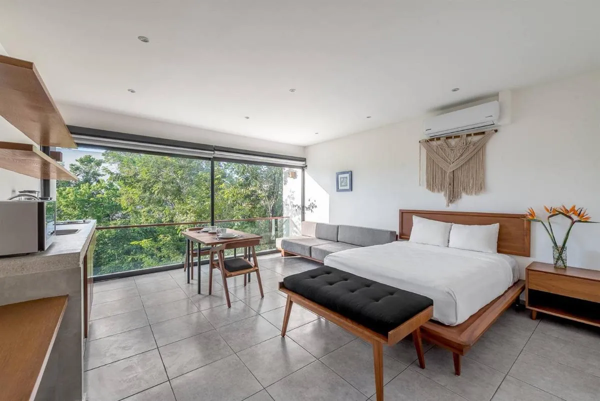 Image 1 of Unbeatable Located Spacious Loft With Amazing Roof