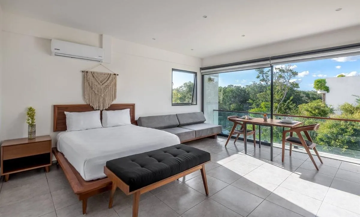 Image 6 of Unbeatable Located Spacious Loft With Amazing Roof