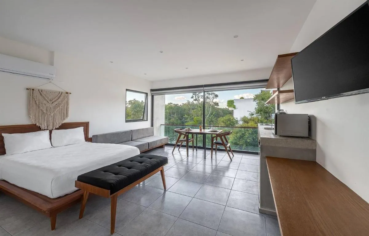 Image 4 of Unbeatable Located Spacious Loft With Amazing Roof