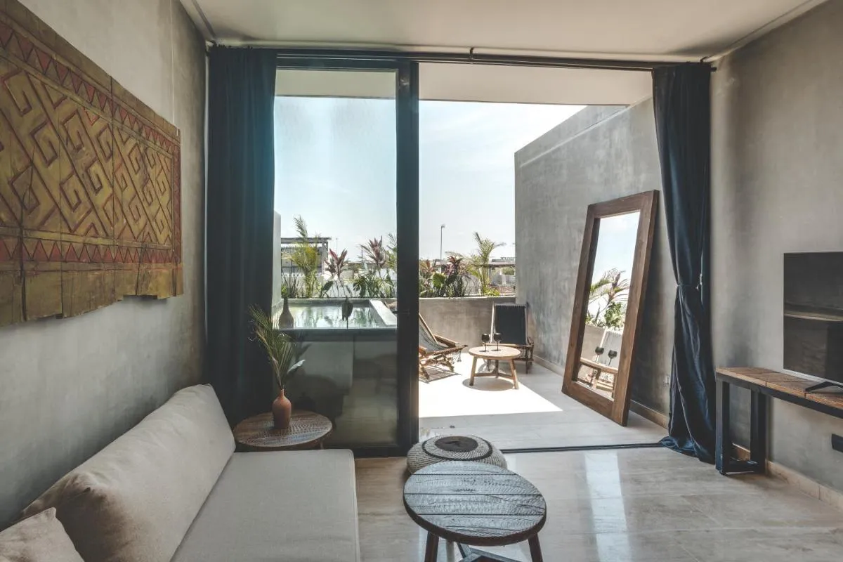 Image 3 of Urbano by Sundara