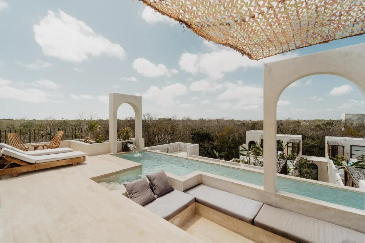 Image 2 of Villa Viento 4br 8pp Private Pool Rooftop Security