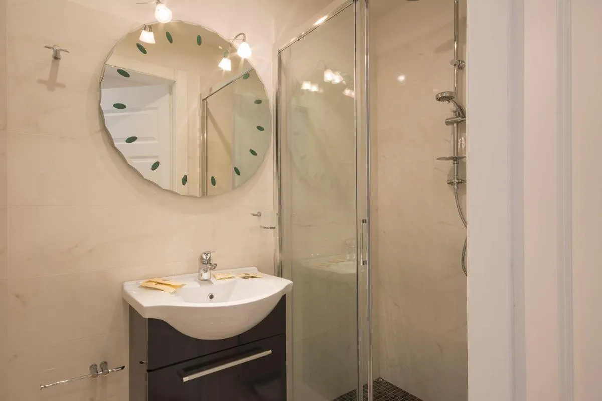 Image 5 of Alinari Apartment