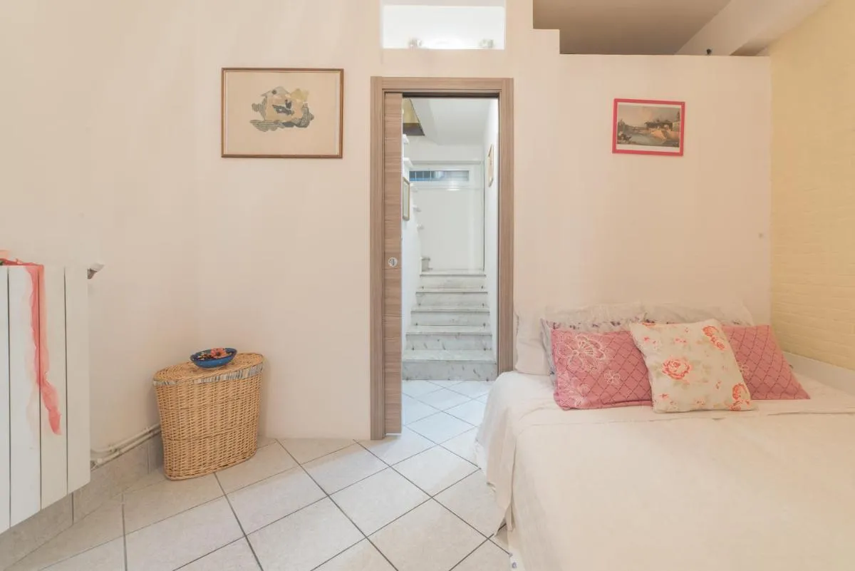 Image 1 of Apartment Pink21