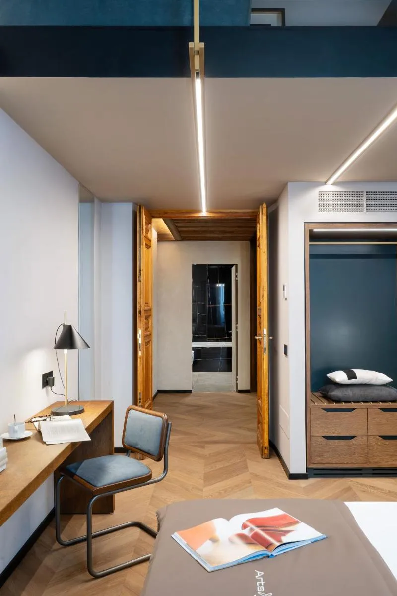 Image 3 of Arts & Crafts Apartments