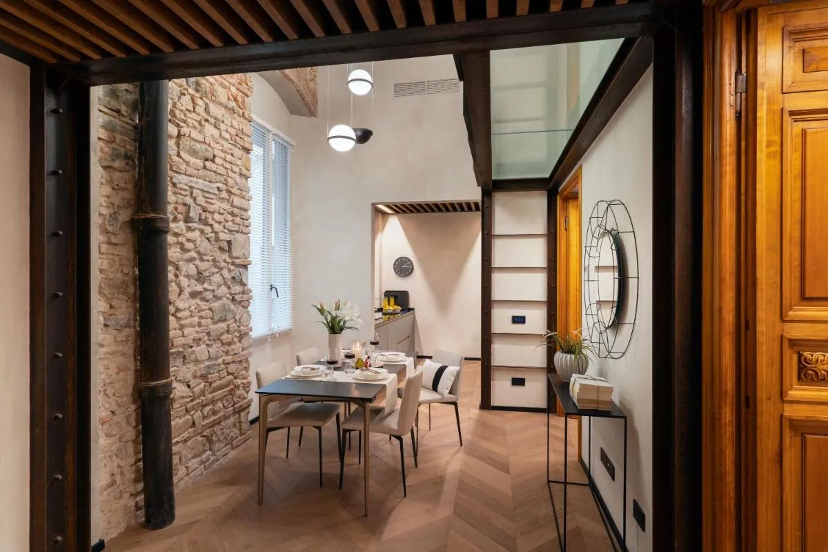 Image 2 of Arts & Crafts Apartments
