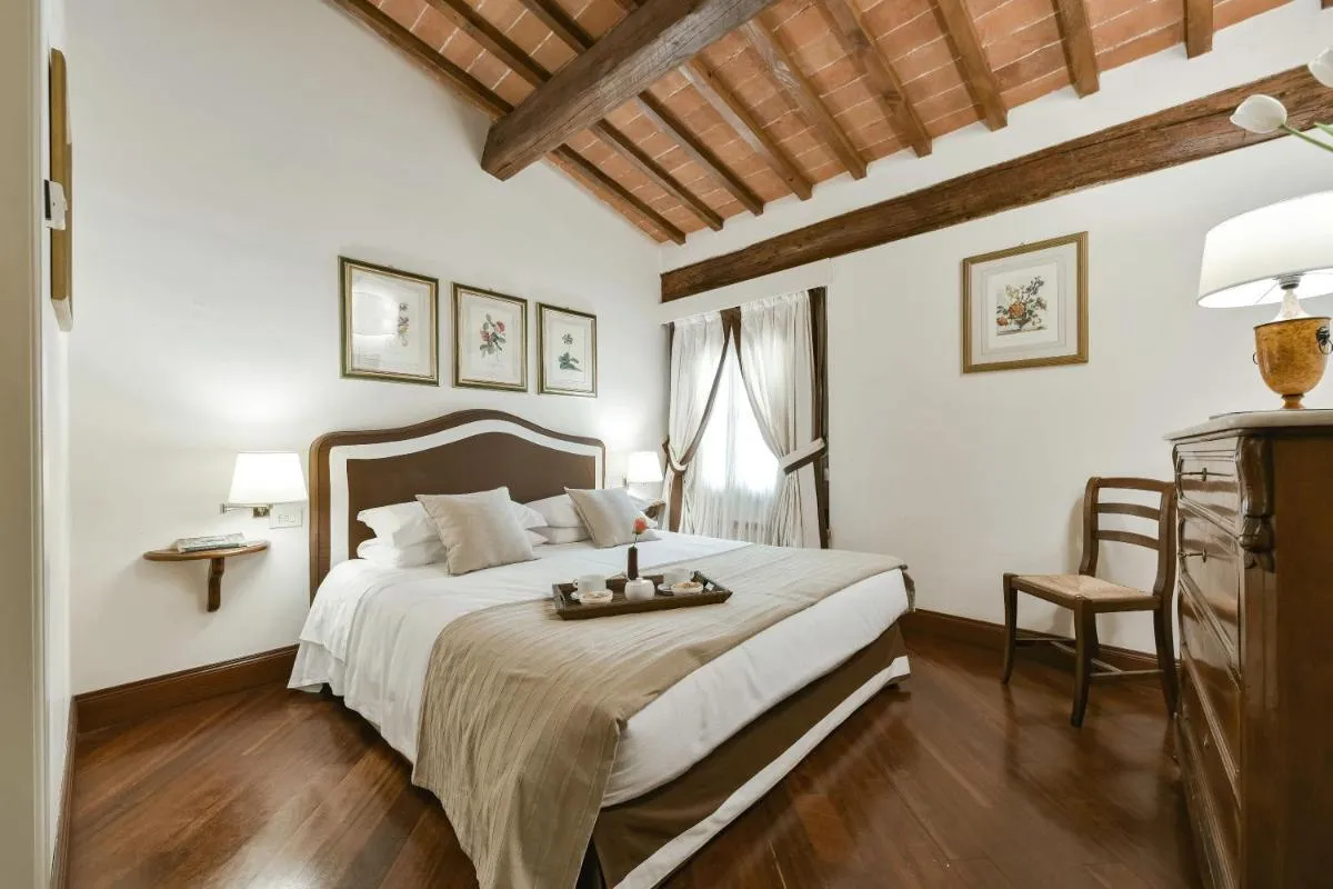 Image 3 of Buonarroti big apartment with terrace in Oltrarno