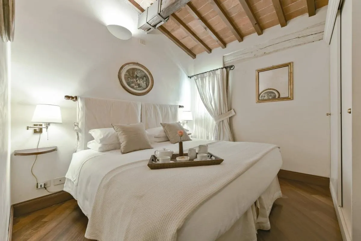 Image 5 of Buonarroti big apartment with terrace in Oltrarno